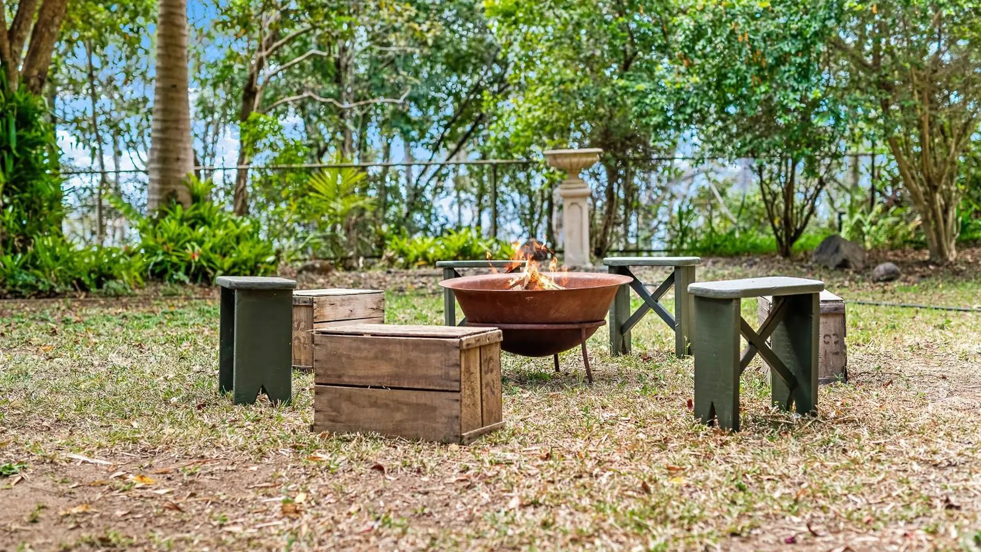 Holiday home Elevata Villa Luxe Spa Jacuzzi - Wood Fire - Claw Bath - Pet Friendly Montville
