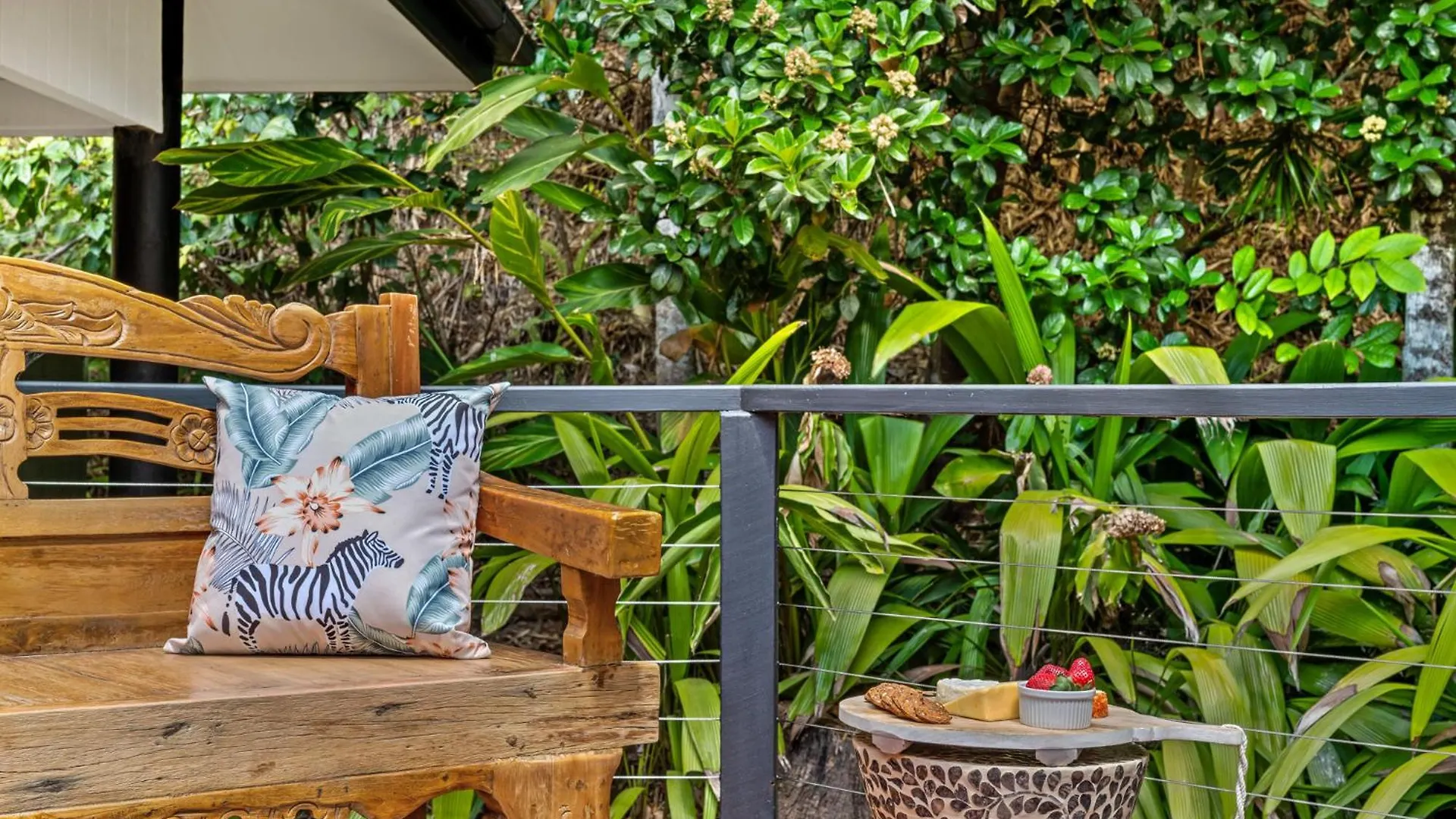 Elevata Villa Luxe Spa Jacuzzi - Wood Fire - Claw Bath - Pet Friendly Montville Holiday home