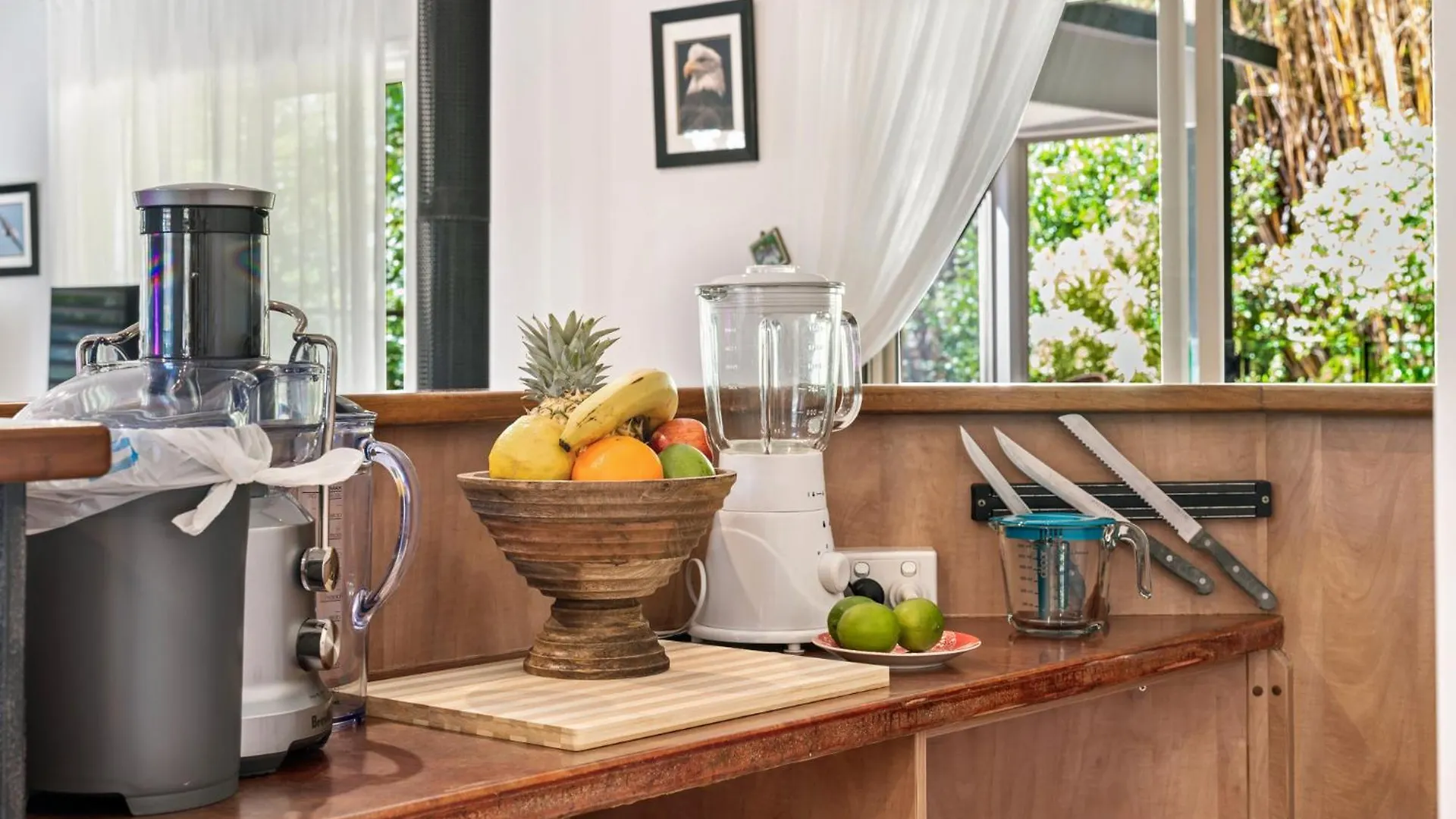 Elevata Villa Luxe Spa Jacuzzi - Wood Fire - Claw Bath - Pet Friendly Montville 0*,  Australia