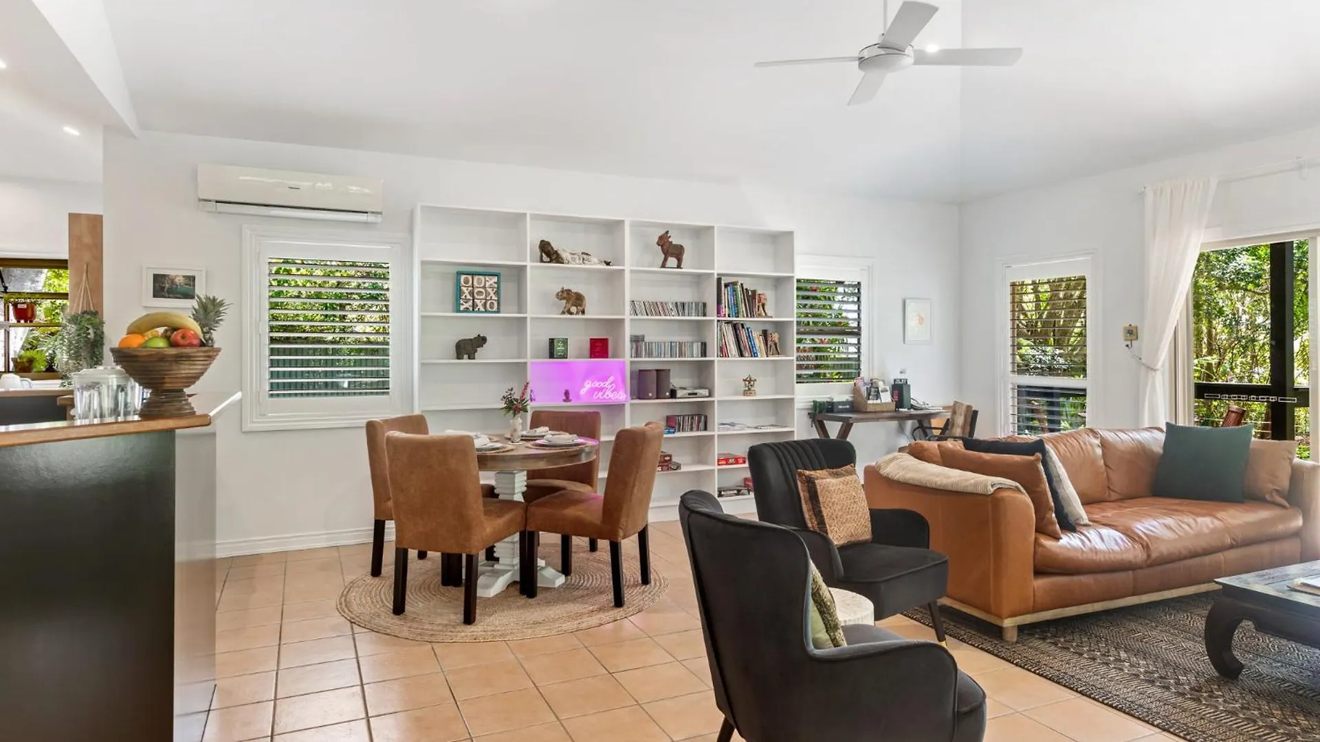 Elevata Villa Luxe Spa Jacuzzi - Wood Fire - Claw Bath - Pet Friendly Montville Holiday home