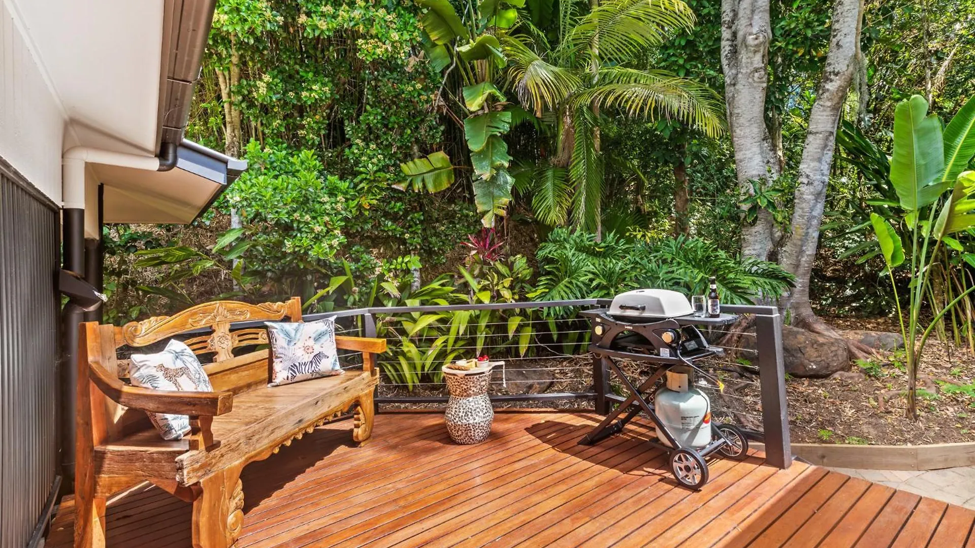 Holiday home Elevata Villa Luxe Spa Jacuzzi - Wood Fire - Claw Bath - Pet Friendly Montville Australia